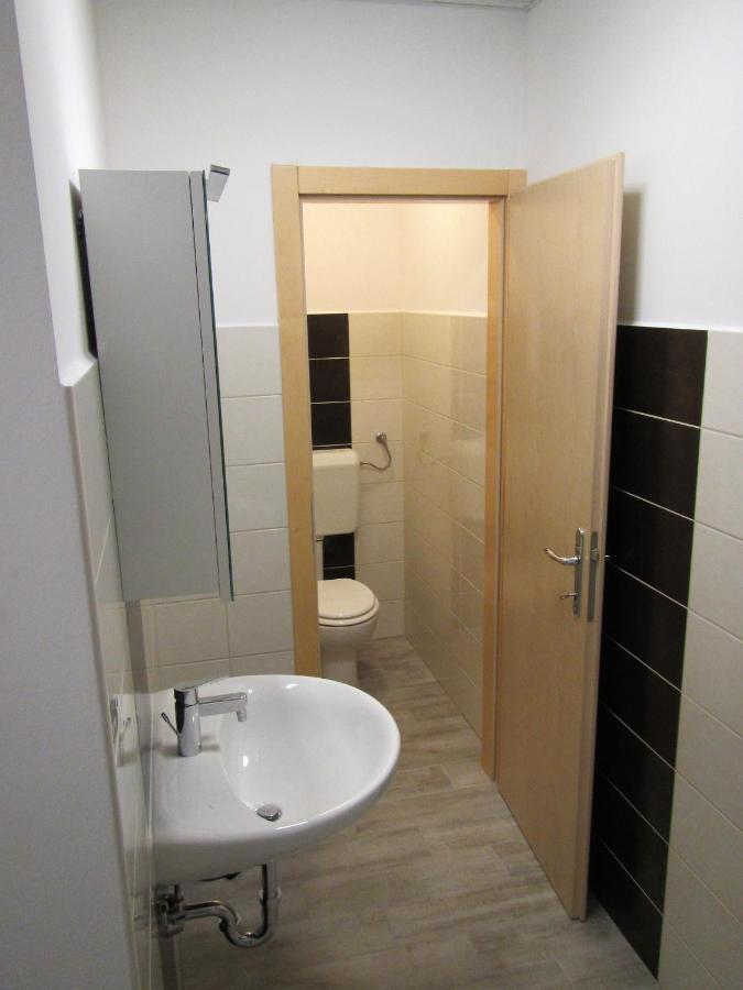 Bed and Breakfast Pod Orehi Postojna Exterior foto