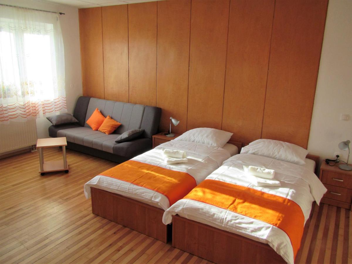 Bed and Breakfast Pod Orehi Postojna Exterior foto