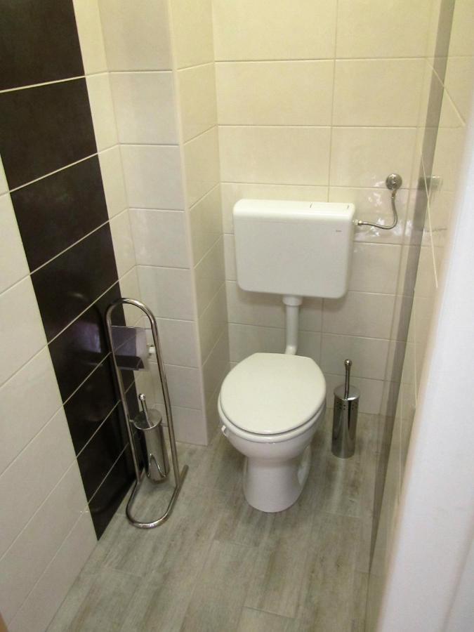 Bed and Breakfast Pod Orehi Postojna Exterior foto