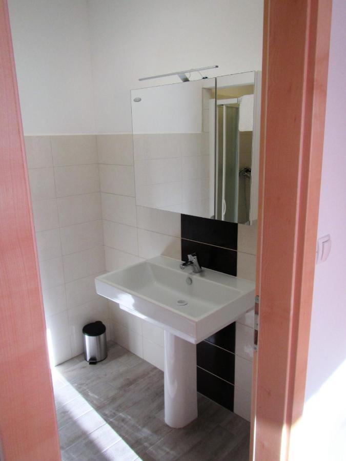 Bed and Breakfast Pod Orehi Postojna Exterior foto