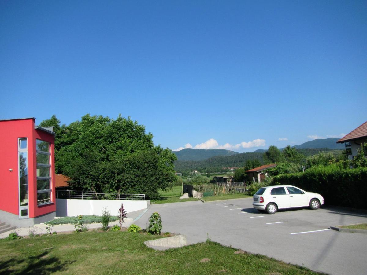 Bed and Breakfast Pod Orehi Postojna Exterior foto